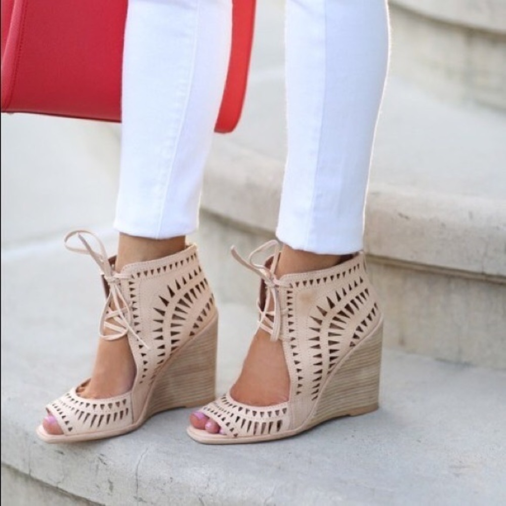 Jeffery Campbell RODILLO peep toe, nude col. Size 7.